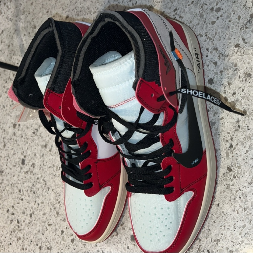 Jordan 1 Retro High Off-White Chicago